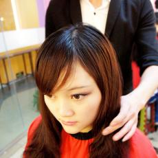 剪发时吹风造型与剪裁结构关系